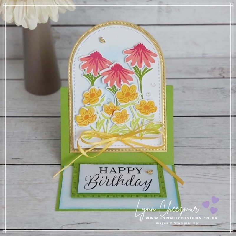 Bright and Bold easel card featuring the Pretty Floral bundle by Stampin' Up! 